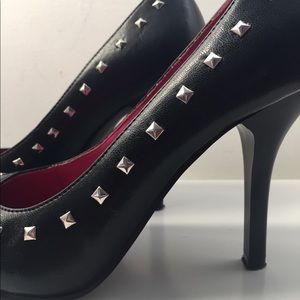 🌻Yellow Box (GABBY)🌻Stud Embellished Pump